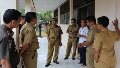 Bupati Mursini Tinjau Gedung SMP di Perbatasan Kuansing-Sumbar